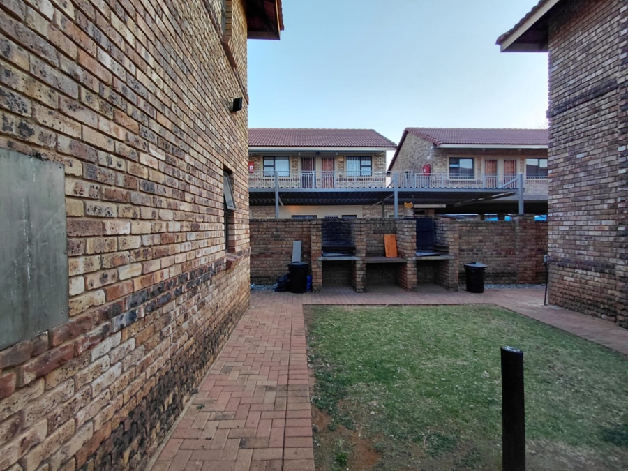 2 Bedroom Property for Sale in Kannoniers Park North West